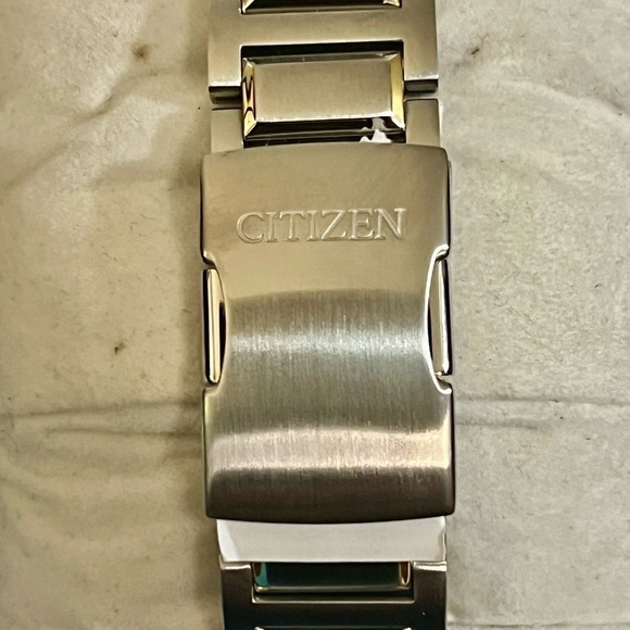 Citizen Endeavor Date Two Tone Designer Classic Men’s Watch - Picture 4 of 7